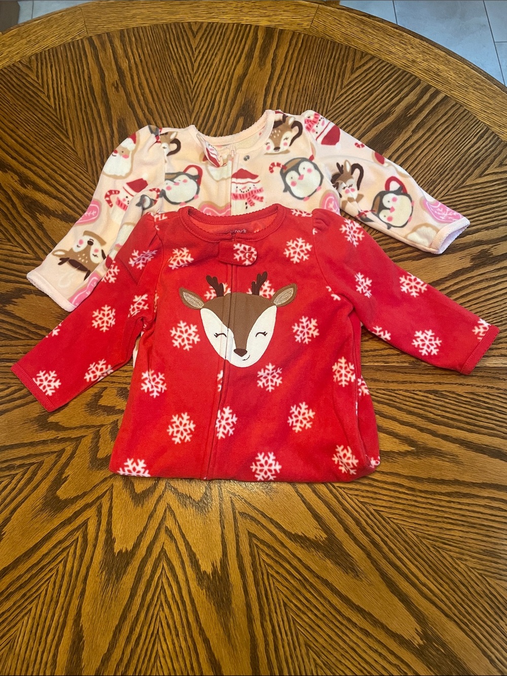 EUC 2 Infant Girl’s Carter's Christmas Sleepers Size 12 Months